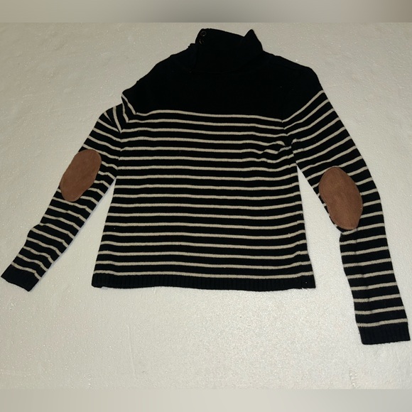 Forever 21 sweater - black & white with brown elbow patches - Picture 6 of 7